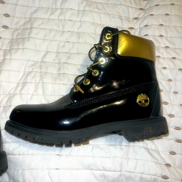 BLACK PATENT AND GOLD LEATHER TIMBERLANDS SIZE 8.5 - Picture 2 of 7